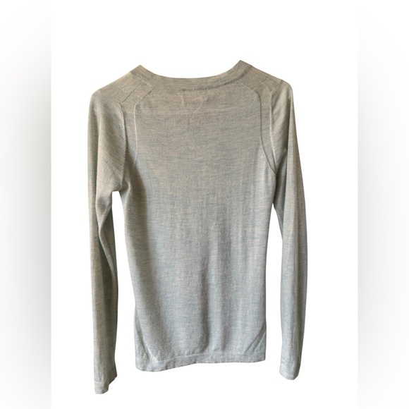 Pure Collection Cashmere V-Neck Sweater in Heather Dove Gray Size 6 - Picture 8 of 14
